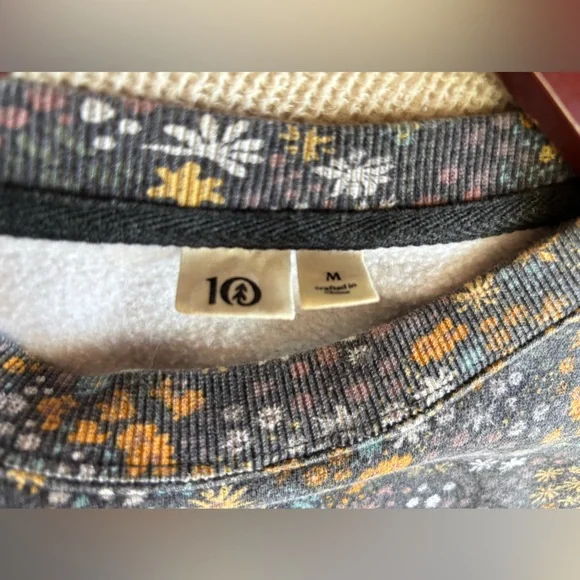 Tentree, M, Women’s Sweatshirt, Painted Dainty Flower Style - Picture 5 of 12